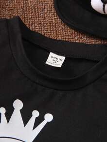 SHEIN 年輕男孩皇冠和字母圖形T恤及短褲及帶蓋口袋的馬甲外套