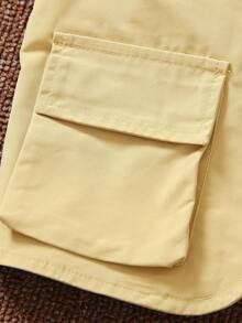 SHEIN 年輕男孩皇冠和字母圖形T恤及短褲及帶蓋口袋的馬甲外套