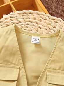 SHEIN 年輕男孩皇冠和字母圖形T恤及短褲及帶蓋口袋的馬甲外套