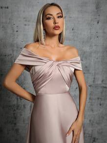 露肩扭纹前缎面伴娘礼服优雅连衣裙