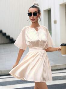 Aveloria Keyhole Neckline Raglan Sleeve Dress