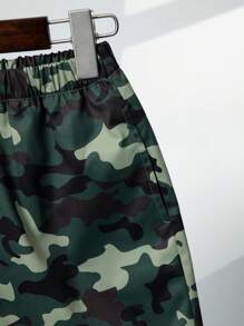 SHEIN 男孩迷彩印花彈性腰帶短褲