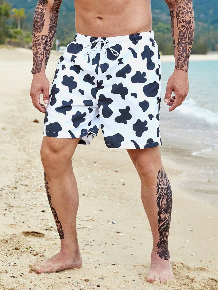 Manfinity Swimmode Pantalones cortos de natación con estampado gráfico de vaca, cintura con cordón, para la piscina, playa, vacaciones - Blanco y Negro - Ver 1