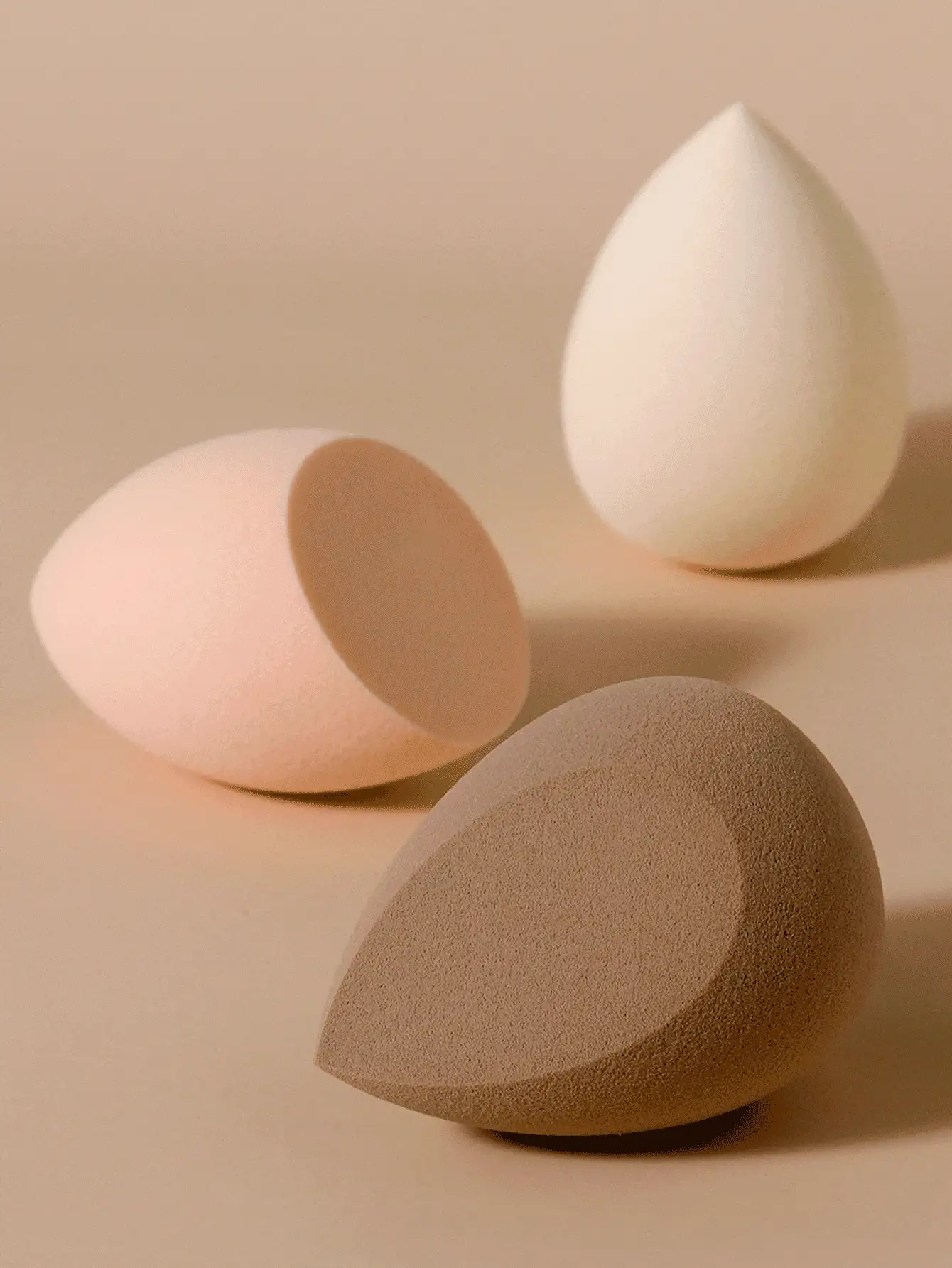 Bộ 3 miếng mút trang điểm khô và ướt dùng được cả ngày lẫn đêm, hình giọt nước + hình cắt giọt nước + hình cắt ô liu, dụng cụ thoa mỹ phẩm dạng phấn và dạng lỏng có thể tái sử dụng và giặt được, mềm mại để cố định và tán đều lớp trang điểm hàng ngày, phù hợp cho cả nam và nữ, vật dụng thiết yếu di động cho trang điểm hàng ngày và khi đi du lịch, trang điểm, giá rẻ, trang trí phòng, bàn trang điểm, du lịch, phòng ngủ, phụ kiện trang điểm, bông phấn, cọ trang điểm, bông phấn, bông mút trang điểm - Nhiều màu - Xem 3