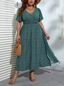 SHEIN VCAY Vestido de talla grande estilo bohemio con estampado de plantas en todo el vestido y bajo dividido, para verano