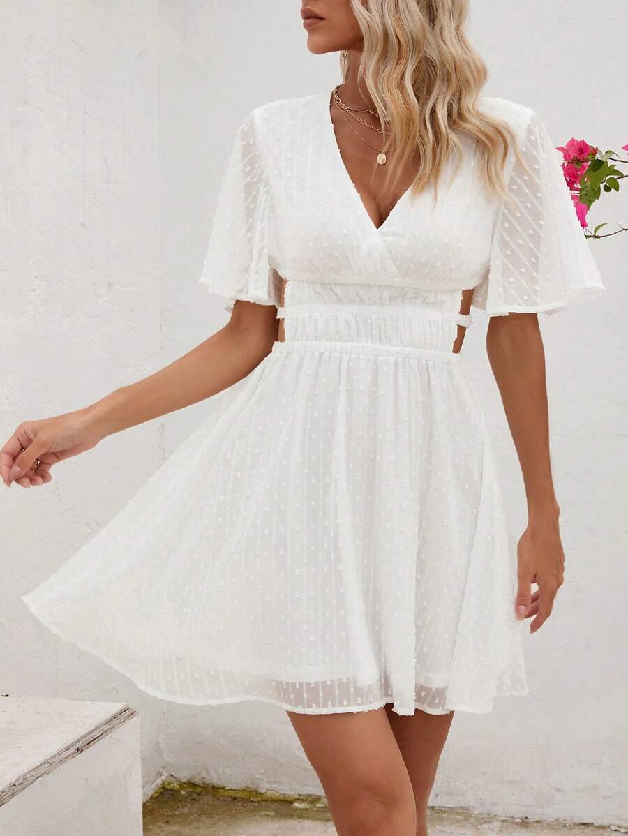 SHEIN VCAY 波西米亞挖空 後系帶 交叉純色女士連衣裙 - 白色 - 查看 1