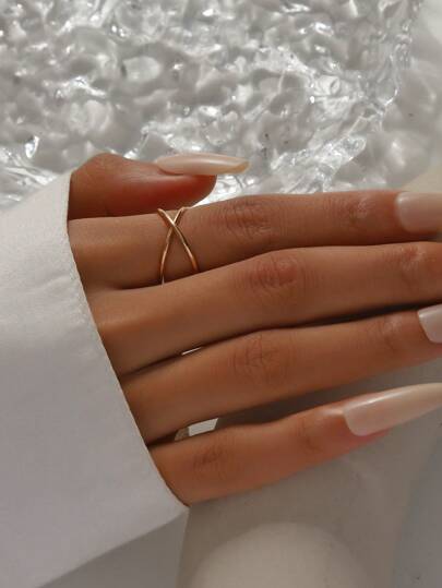 خاتم احادي أسلوب أساسي شكل دائري أشرطة متقاطعة تصميم أناقة و مبسط سيدة