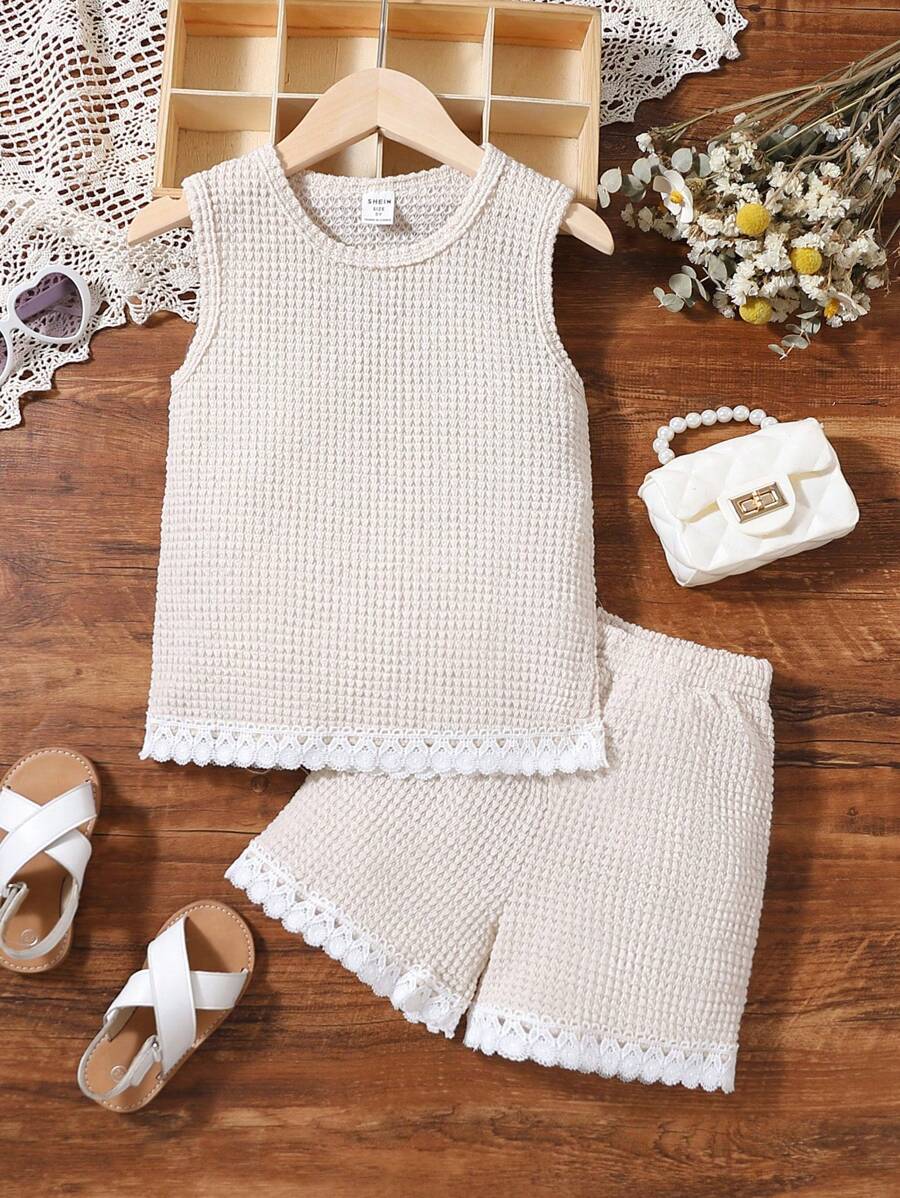 SHEIN Vintaside Kids 年輕女孩蕾絲鑲邊背心和短褲套裝 - 米色 - 查看 1