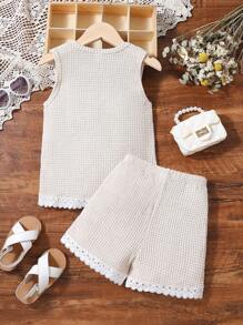 SHEIN Vintaside Kids 年輕女孩蕾絲鑲邊背心和短褲套裝 - 米色 - 查看 2