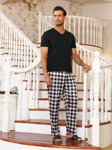 Men Solid Tee & Gingham Print Trousers PJ Set - Multicolor - View 4