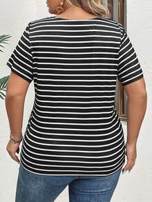 SHEIN LUNE 大碼條紋印花扭結下擺T恤 - 黑與白 - 查看 2