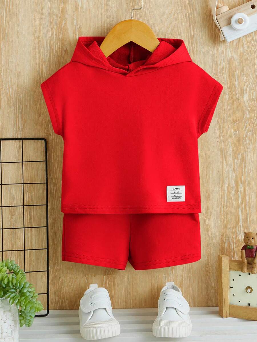 男嬰字母補丁細節連帽T恤和短褲