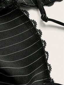 ROMWE Grunge Punk 條紋印花蕾絲拼接荷葉邊吊帶連衣裙 - 黑色 - 查看 3