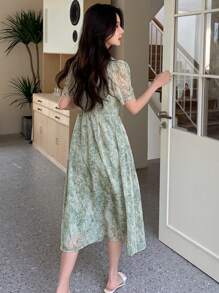 DAZY 滿版印花泡泡袖前紐扣連衣裙 - 綠色 - 查看 2