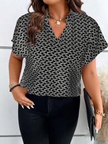 Calvaya 大碼滿版印花缺口領蝙蝠袖襯衫 - 黑色 - 查看 6