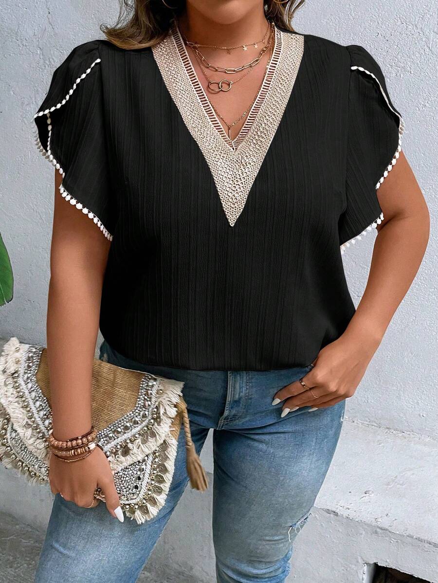 Calvaya 大碼蕾絲拼接花瓣袖襯衫 - 黑色 - 查看 1