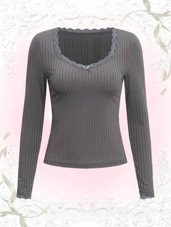 Camiseta unicolor con encaje en contraste