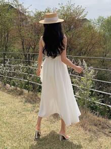 DAZY 素色前繫帶吊帶連衣裙 - 白色 - 查看 2