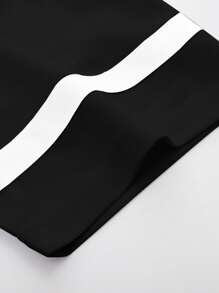 Manfinity Campus Court 寬鬆剪裁男款數字印花v領t恤 - 黑色 - 查看 4