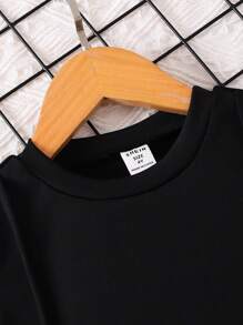 SHEIN 2入組/套小男孩休閒字母徽標折疊短袖 T 恤和短褲夏季服裝 - 黑色 - 查看 6