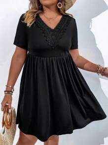 SHEIN LUNE 大碼拼接水溶蕾絲A字連衣裙 - 黑色 - 查看 1