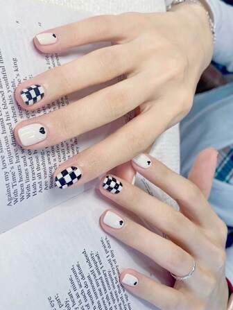 14pcs Nail Stickers & 1pc Nail File