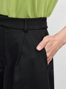 BizChic Xếp nếp Quần short chân rộng Không có thắt lưng Trang phục làm việc - màu đen - Xem 8