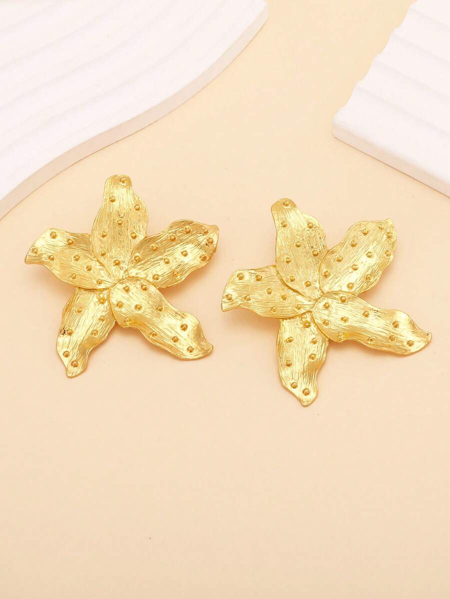 1對復古金屬質感大花耳釘適用於女士日常穿著或者度假風格 - 金黃色 - 查看 1