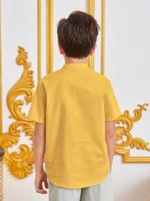 SHEIN Leap Crew Cậu bé Tween Ngắn tay Cá nhân hóa Áo sơ mi Với giá đỡ Vòng cổ Và Nghiêng Không nút - Màu vàng - Xem 8