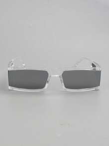 一副男女通用方形时尚眼镜，适合户外街头佩戴，也可作为沙滩配饰，打造街头风格，搭配毛衣、夹克、卫衣、连帽衫、皮裤和工装裤，是夏季海滩度假、户外活动和旅行的理想之选。