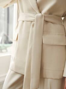 MOTF PREMIUM 粘膠纖維直筒款圍裹西裝外套 - 米色 - 查看 4