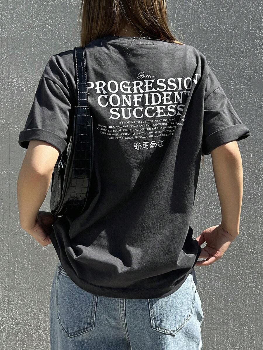 DAZY Slogan Graphic Drop Vai Tee Better TIẾN ĐỘ TỰ TIN THÀNH CÔNG CÓ THỂ TRỞ THÀNH XUẤT SẮC MỌI ĐIỀU NÀY NHƯNG KHÔNG CÓ GÌ CÓ GIÁ TRỊ ĐẾN DỄ DÀNG VÀ THOẢI MÁI LÀ MỘT PANDID TRỞ NÊN TỐT HƠN Ở MỘT ĐIỀU GÌ PHỤ THUỘC ÍT HƠN VÀO DOLS Bẩm sinh SẴN SÀNG THỰC HÀNH HOẠT ĐỘNG TRÊN MỘT TÌM KIẾM PHẢN HỒI THƯỜNG XUYÊN CHÍNH XÁC HƠN TỐT NHẤT - Màu xám đen - Xem 1