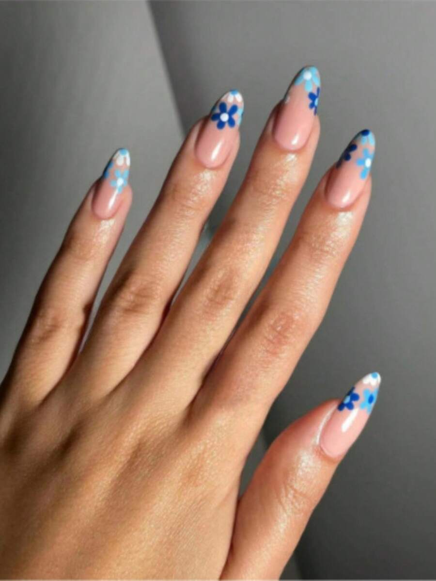 使用24入組長杏仁花雙色印花假指甲和1入組指甲銼和1張膠帶立即升級您造型 - 藍白色 - 查看 1