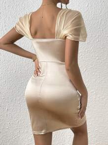 Allurite 方領褶邊鬱金香下擺緞面緊身洋裝