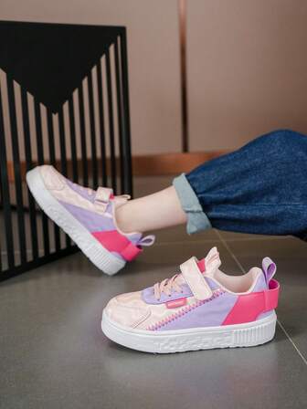 女孩字母圖案魔術貼透氣板鞋適用於戶外