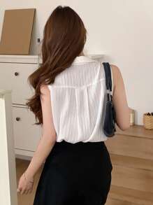 DAZY 馬刺繡前紐扣無袖襯衫 - 白色 - 查看 4