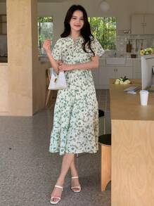DAZY Ditsy Floral Print Ruffle Hem Dress - Green - View 3
