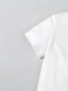 男嬰前蝴蝶結襯衫和背帶短褲和帽