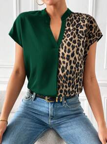 SHEIN Privé 豹纹缺口领蝙蝠袖衬衫，短袖上衣 - 墨綠色 - 查看 1