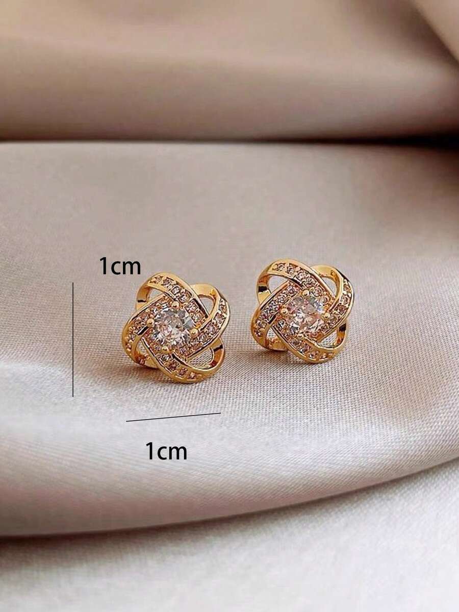 1pair Highend & Unique Design Clover Shaped Stud Earrings For Women