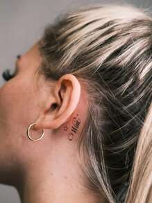 1 件迷你蝴蝶、花朵、星星、鑽石、文字設計小型臨時紋身貼紙適用於手指、耳朵、身體 - 黑色 - 查看 4