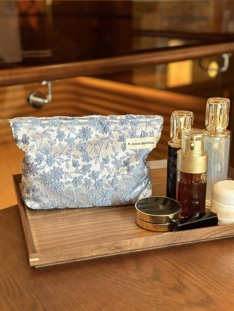 túi trang điểm có khóa kéo in hoa