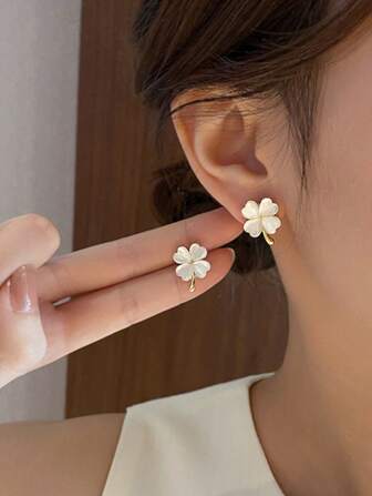 1pair Fashion Four Leaf Clover Stud Earrings For Women For Daily Decoration