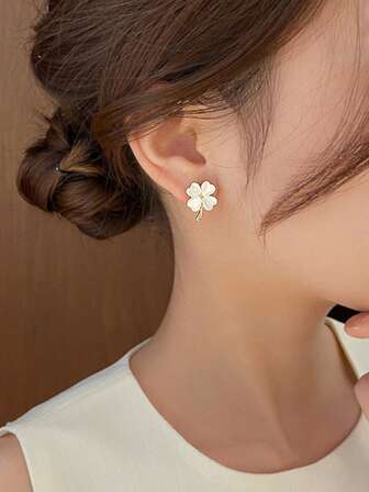 1pair Fashion Four Leaf Clover Stud Earrings For Women For Daily Decoration