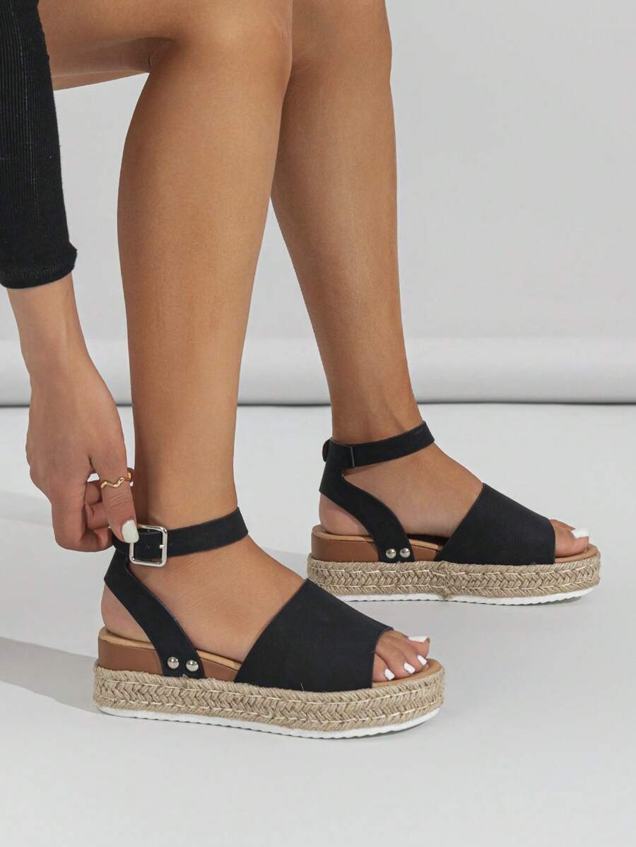 度假踝帶坡跟涼鞋適用於女士鉚釘裝飾編織坡跟涼鞋 - 黑色 - 查看 1