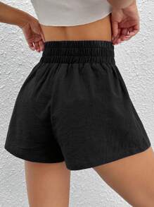 SHEIN EZwear Shorts de pierna ancha con diseño de parche de letra