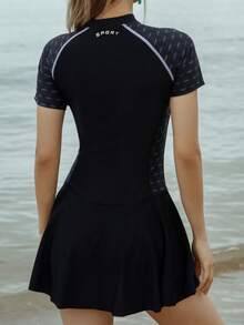 尼龍高彈性短袖時尚快幹防曬拉鍊式可拆墊spa度假運動款一件式裙子泳衣