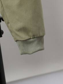 SHEIN 小男童字母圖案翻蓋細節夾克和褲子不帶T恤 - 軍綠色 - 查看 6