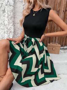 SHEIN LUNE 鋸齒形印花繫腰帶洋裝 - 綠色 - 查看 3