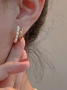 1 pereche de cercei cu cerc la modă, din aliaj de zinc, cu perle artificiale, pentru decorațiuni zilnice